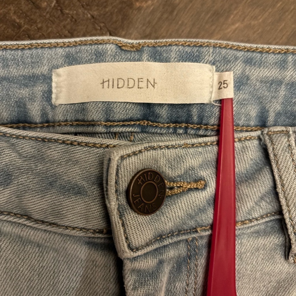 Hidden Jeans Light Wash with Split Ankle Hems for Women - Picture 2 of 12